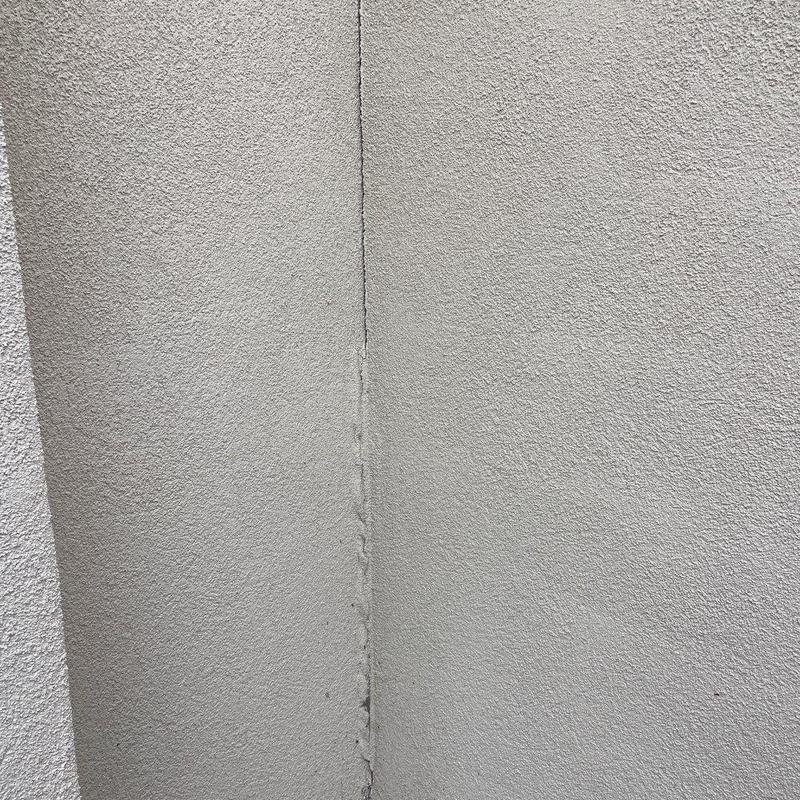 Stucco wall vertical crack detail in exterior corner Stucco wall vertical crack detail in exterior corner