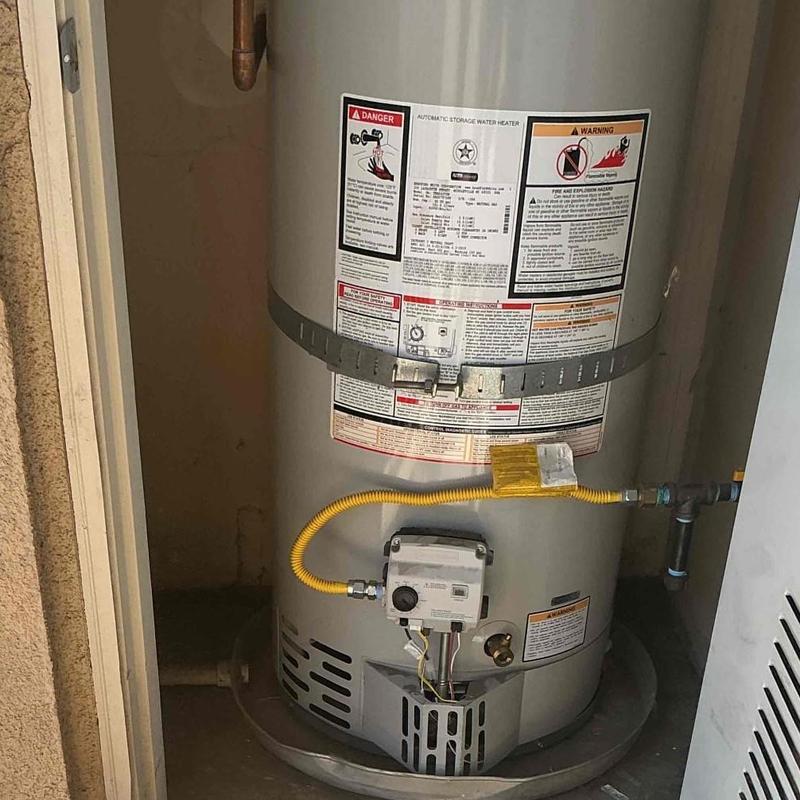 Water heater thermal coupler with yellow gas line installed