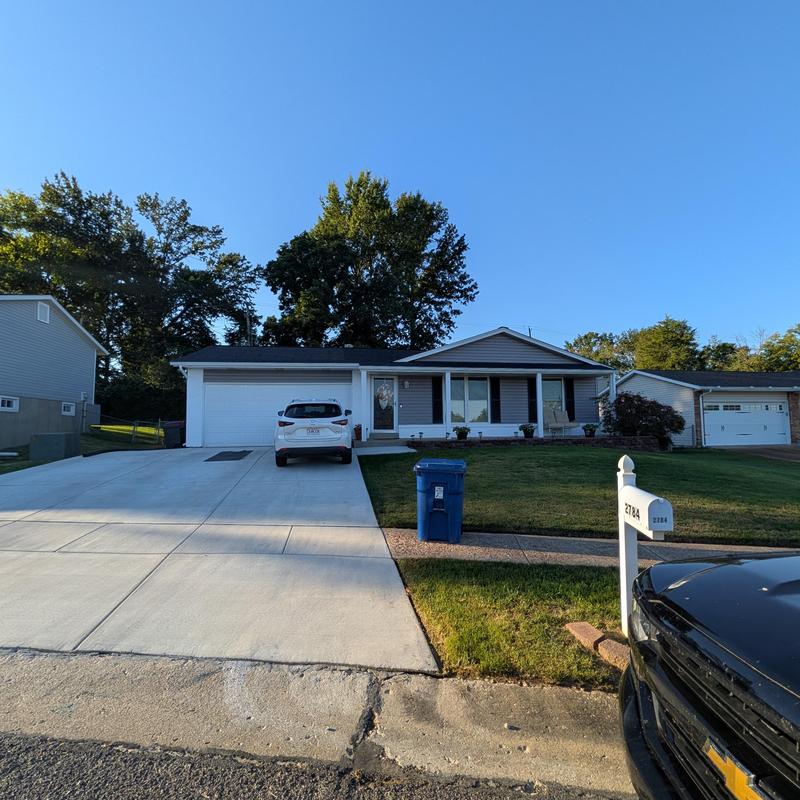 Siding and roof replacement on suburban home