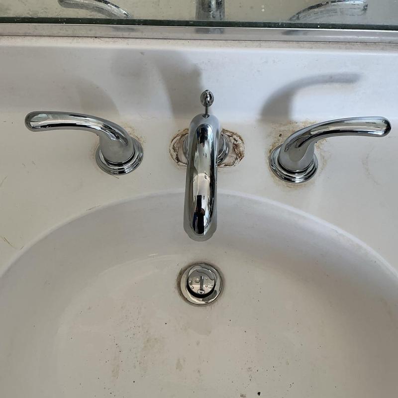 Widespread lavatory faucet with pop-up drain assembly