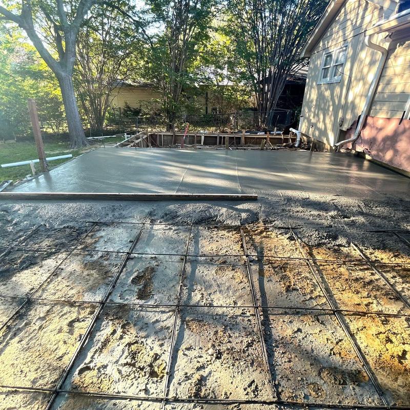 Concrete patio slab with wire mesh reinforcement in progress Concrete patio slab with wire mesh reinforcement in progress