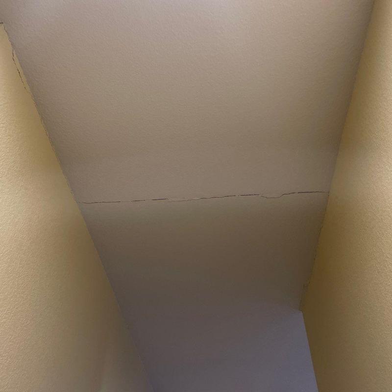 Ceiling seam cracks in residential stucco walls Ceiling seam cracks in residential stucco walls