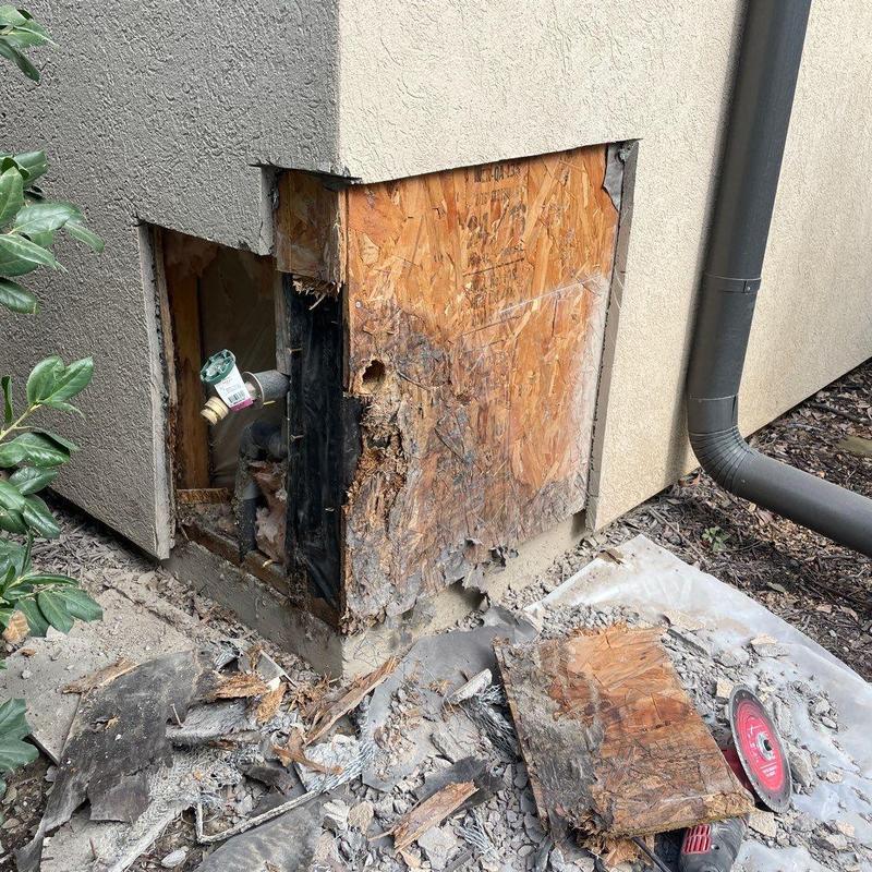 Exterior wood sheathing water damage on home corner Exterior wood sheathing water damage on home corner