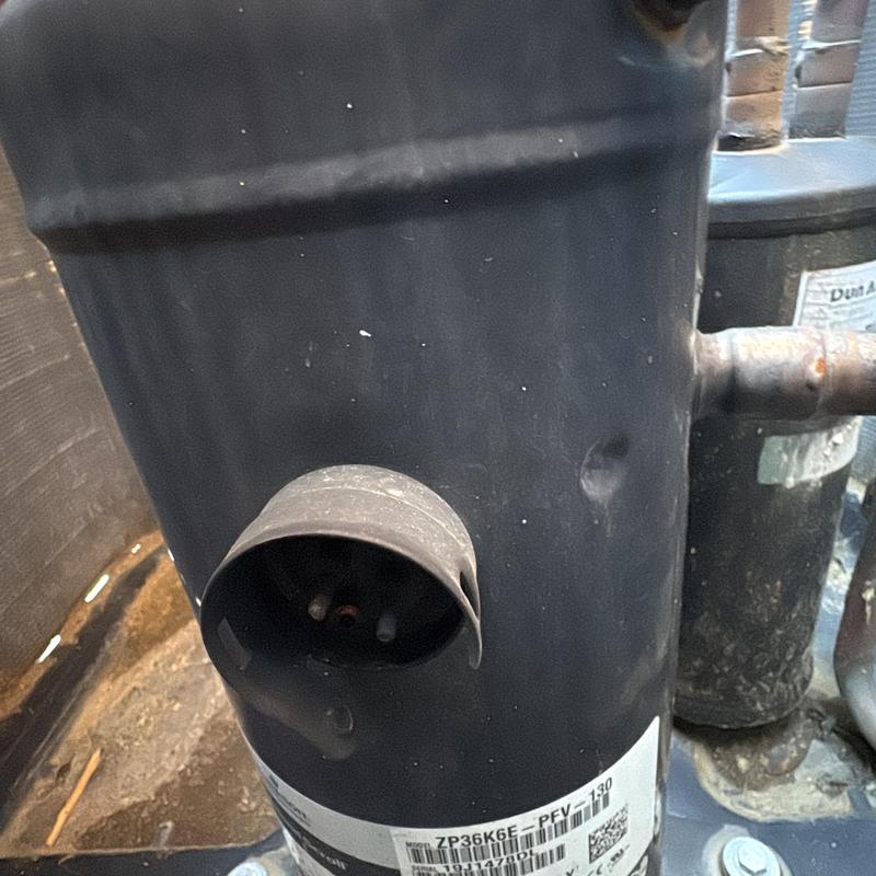 Compressor unit with disconnected electrical connector Compressor unit with disconnected electrical connector