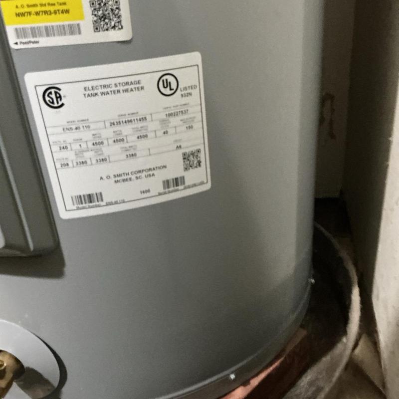 40-gallon electric water heater installation in Jacksonville 40-gallon electric water heater installation in Jacksonville
