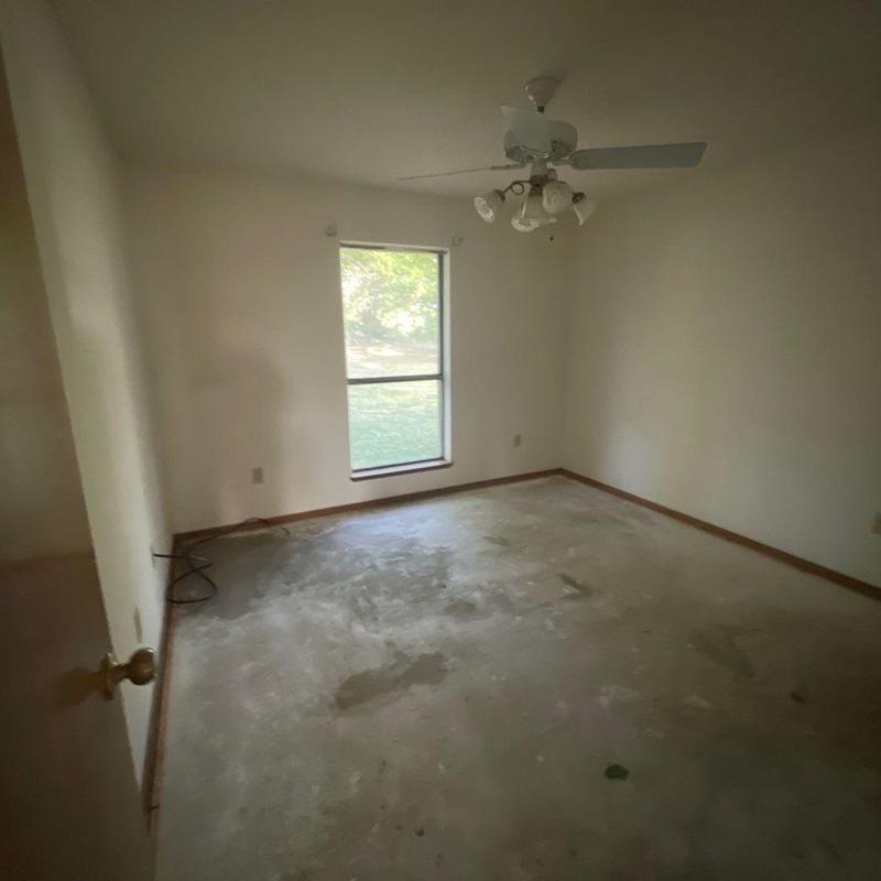 Concrete floor interior remodel with ceiling fan Concrete floor interior remodel with ceiling fan