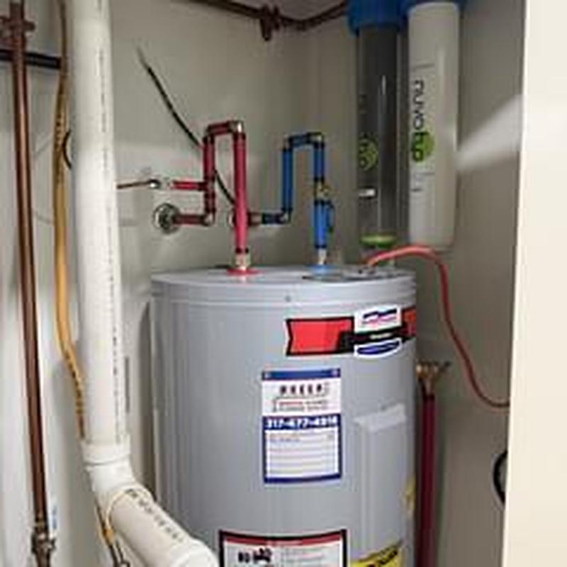 Electric water heater with flush hose attached