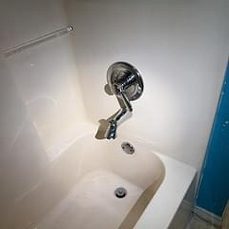 Delta 1700 tubshower faucet in chrome trim