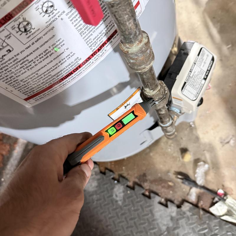 Gas water heater with meter testing on pipe