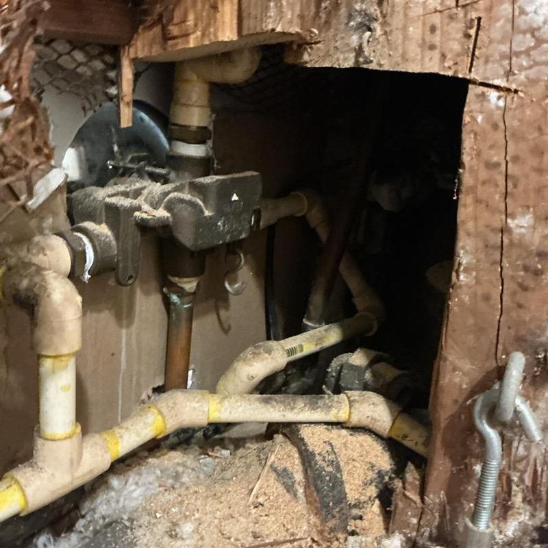 Bathroom shower valve plumbing repair behind wall panel Bathroom shower valve plumbing repair behind wall panel