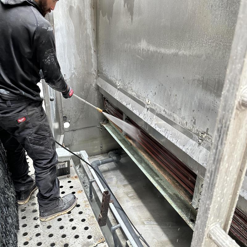 Marley MHF7107 fluid cooler coil cleaning with pressure washer Marley MHF7107 fluid cooler coil cleaning with pressure washer