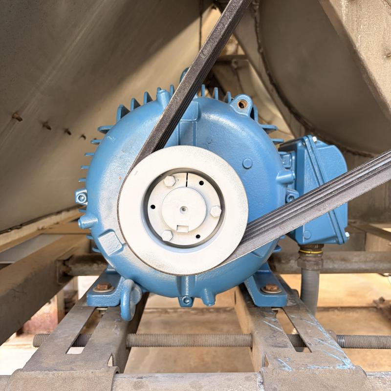 Evaporative condenser motor and belt drive system Evaporative condenser motor and belt drive system
