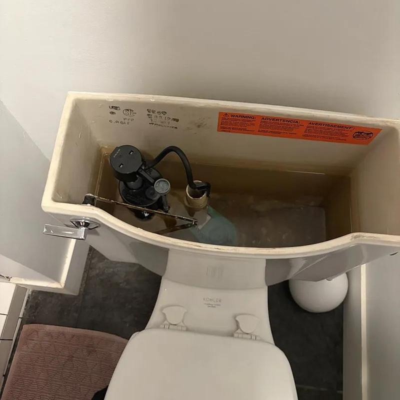 Toilet fill valve inside tank with water level