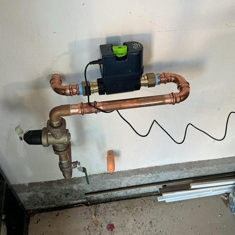 Moen Flo water monitor installed on copper pipe system