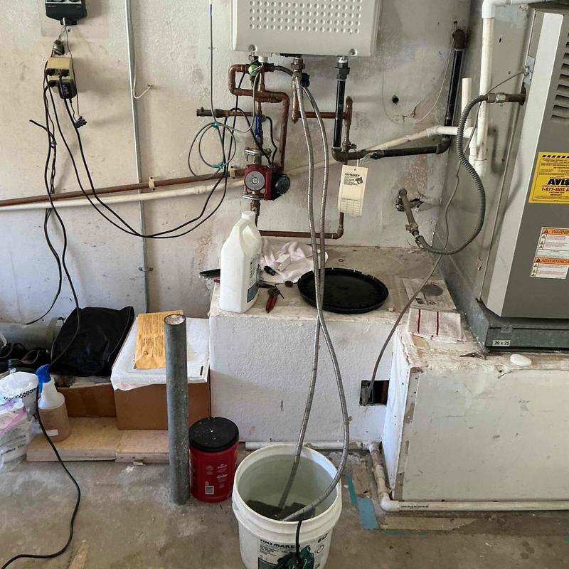 Tankless water heater flushing setup with descaling fluid Tankless water heater flushing setup with descaling fluid
