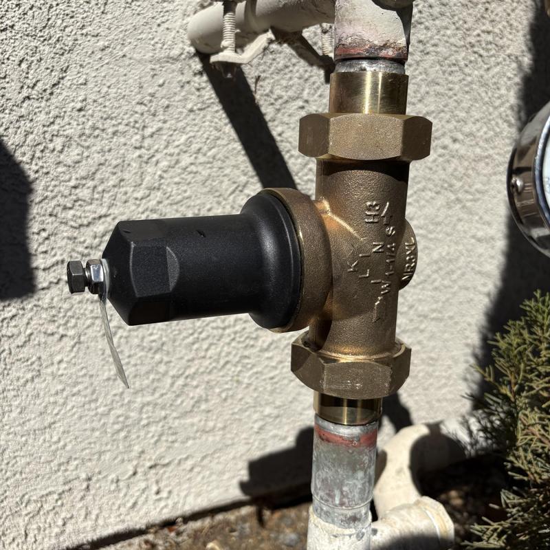 Pressure regulator installation on outdoor water line Pressure regulator installation on outdoor water line