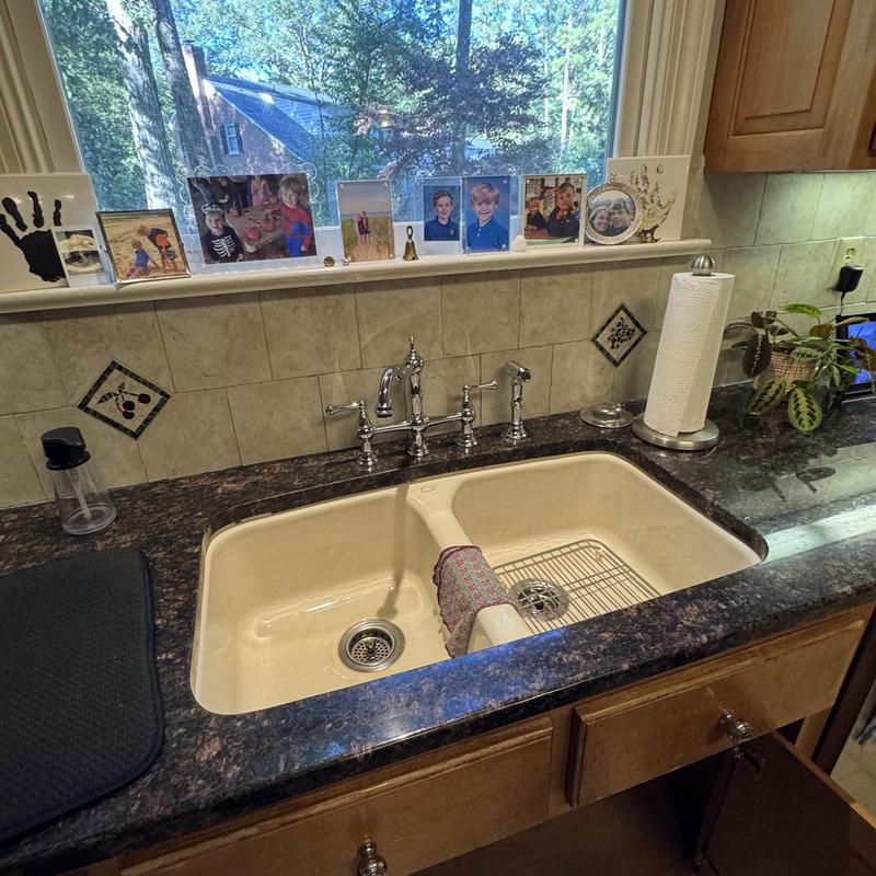 Kitchen sink faucet installation on granite countertop Kitchen sink faucet installation on granite countertop
