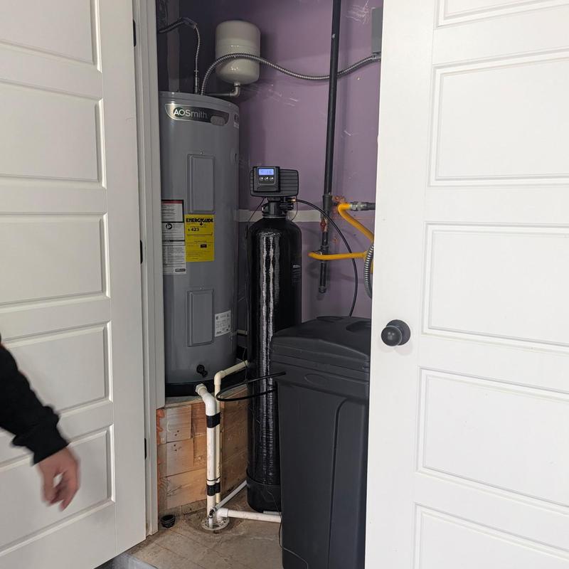 Water softener system installation with control valve Water softener system installation with control valve