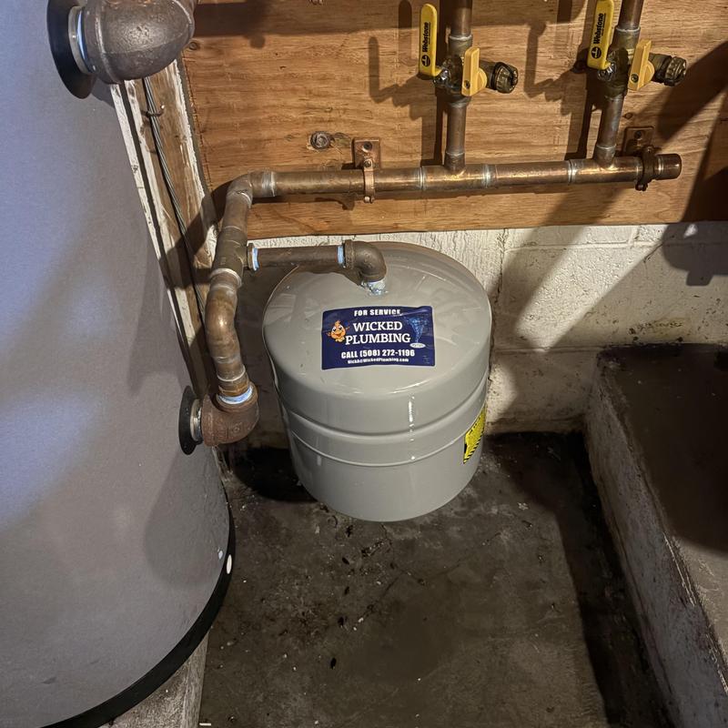 Expansion tank and copper piping installation