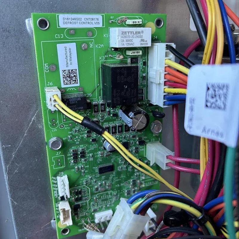 Defrost control board with wiring and connectors Defrost control board with wiring and connectors