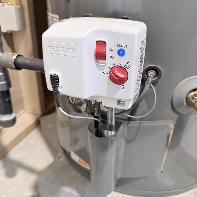 Flammable gas sensor on water heater unit