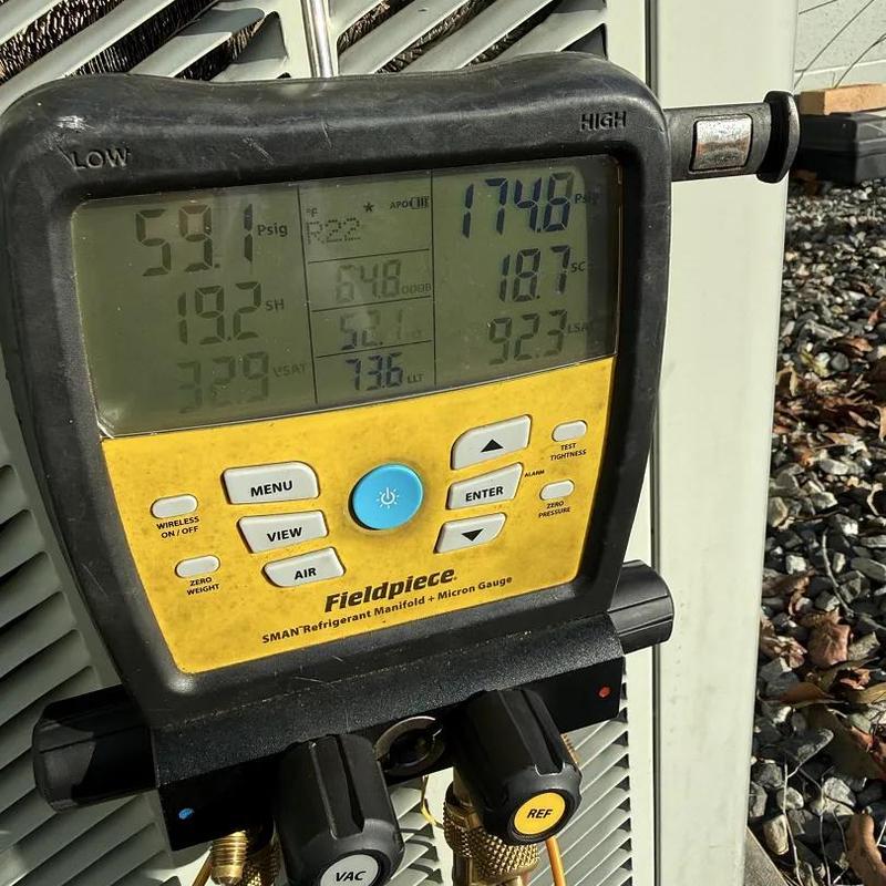Refrigerant manifold gauge reading on AC unit Refrigerant manifold gauge reading on AC unit
