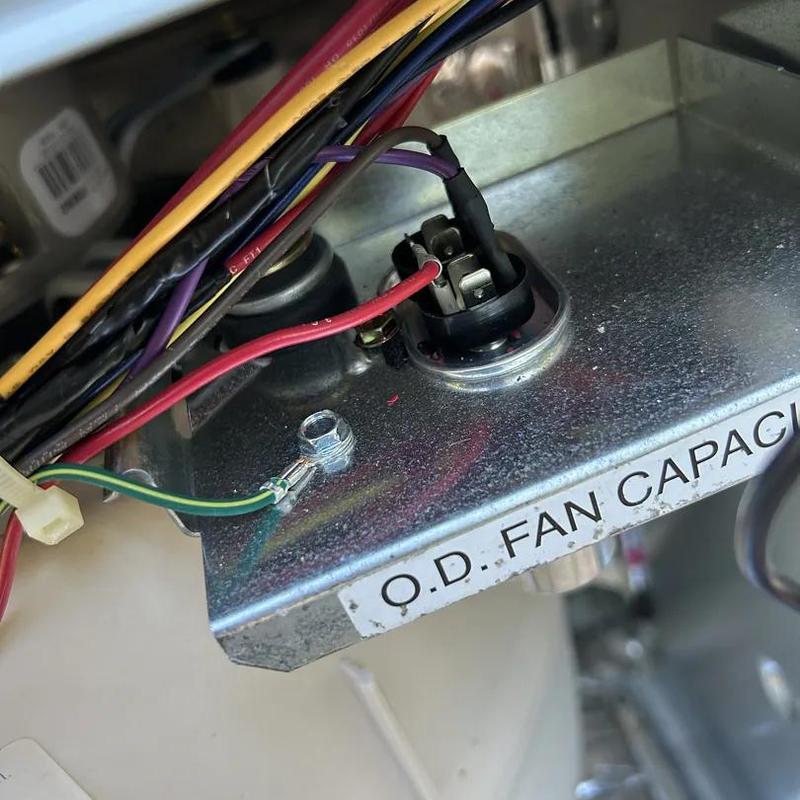 O.D. fan capacitor wiring and connections close-up O.D. fan capacitor wiring and connections close-up