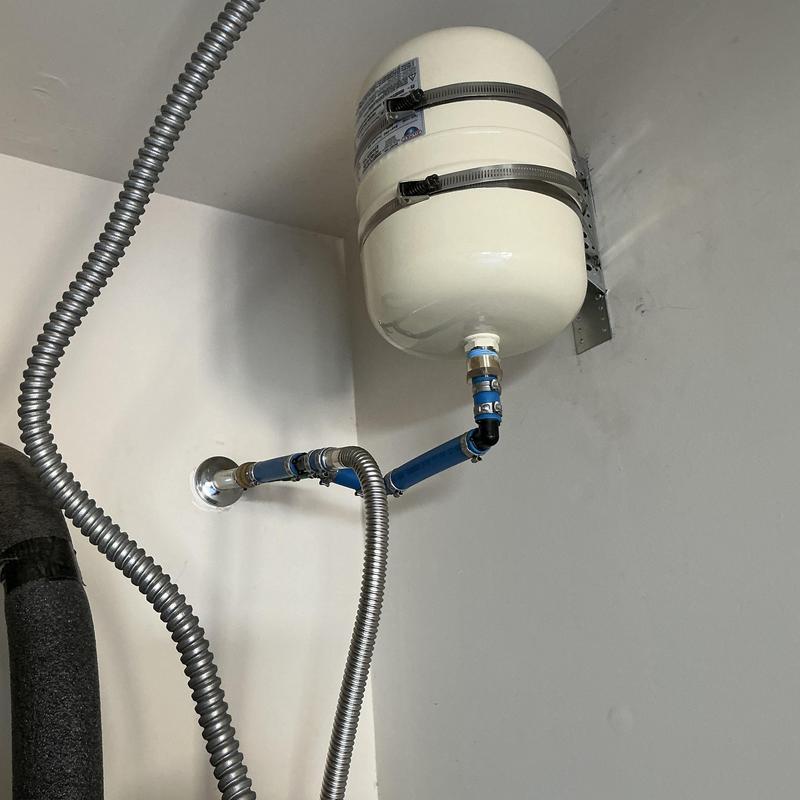 Expansion tank with pressure reducing valve and piping installation