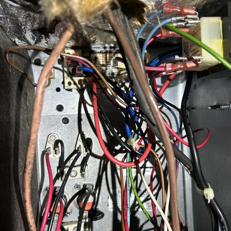 Furnace control board with wiring connections