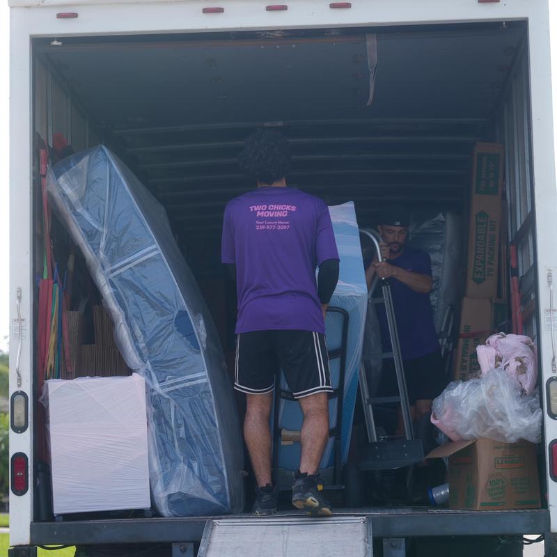 Mattress and furniture loading in moving truck